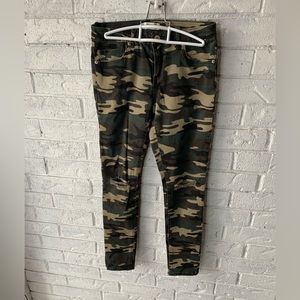 Camo ripped skinny jeans